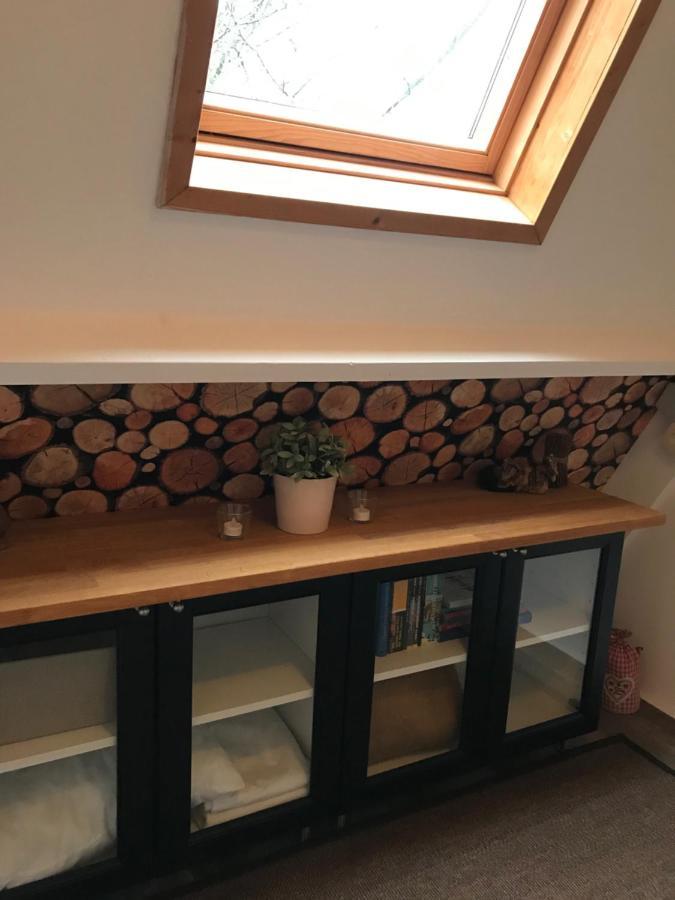 Heavenly Renovated Cabin Near Pittoresque Durbuy - Whistler Villa ภายนอก รูปภาพ